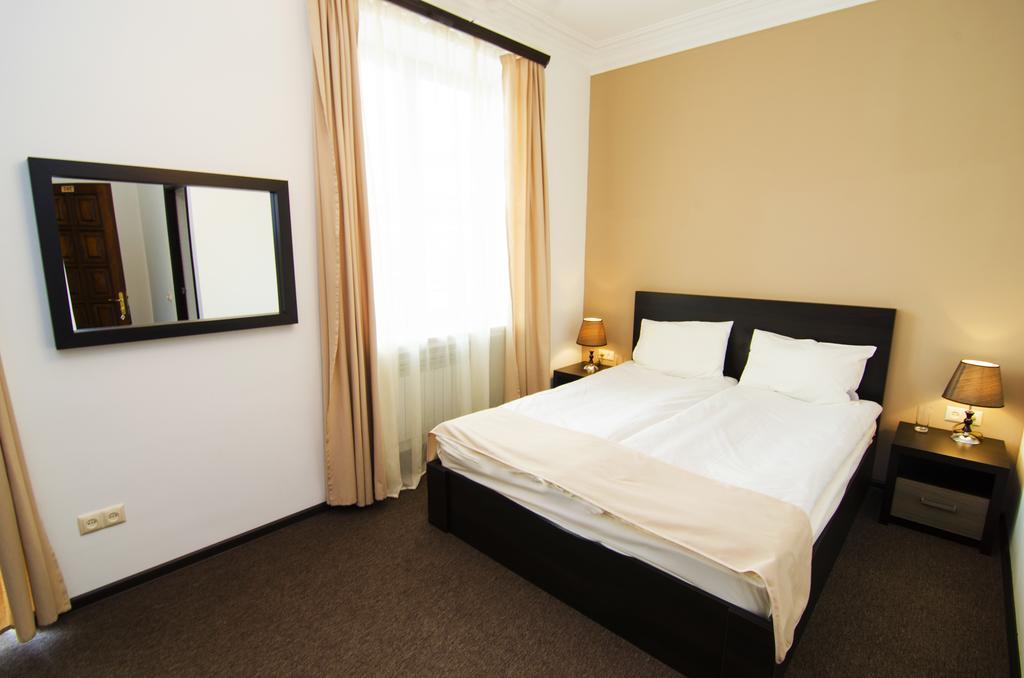 City Centre Hotel By Picnic Yerevan Room photo
