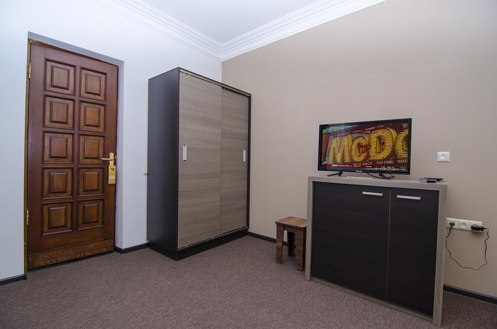City Centre Hotel By Picnic Yerevan Room photo